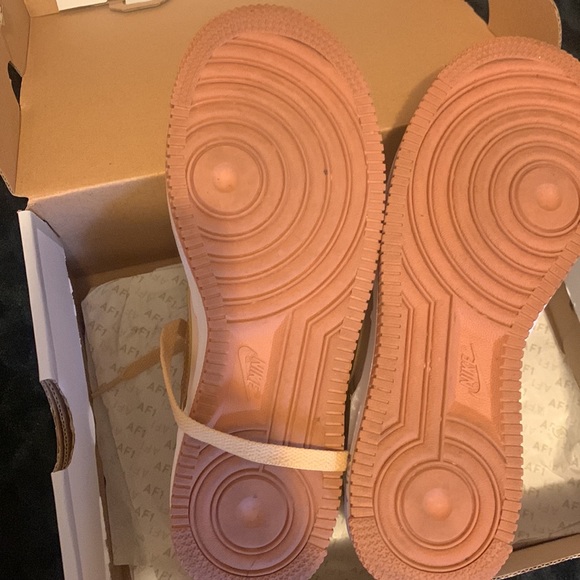 Nike Air Force 1 - Picture 3 of 7